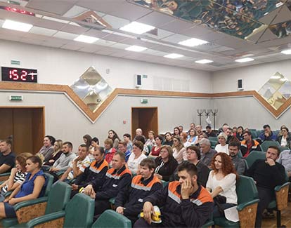 В рамках единого дня информирования 18.07.2019 состоялись встречи руководства администрации с трудовыми коллективами района.